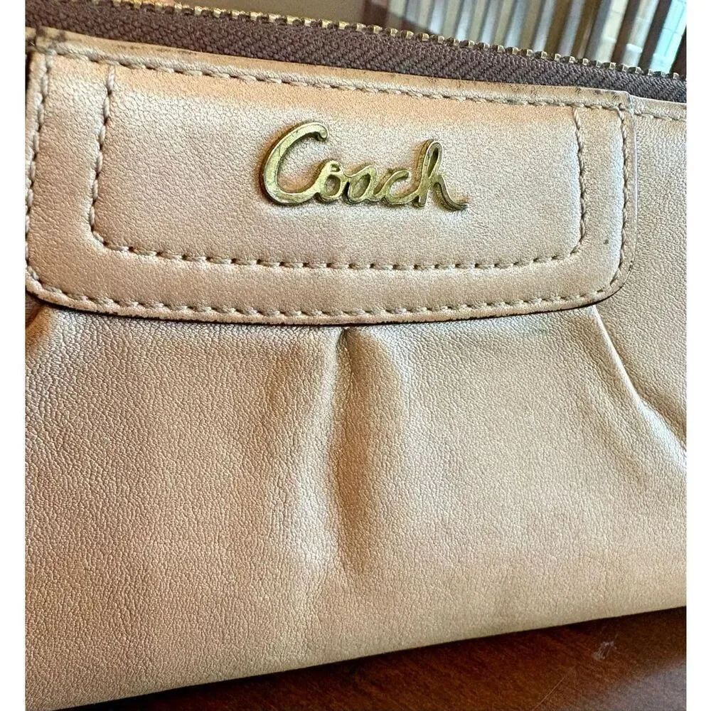 COACH - EUC Vintage "Ashley" Zip-Around Long Wallet/Metallic Taupe Leather.